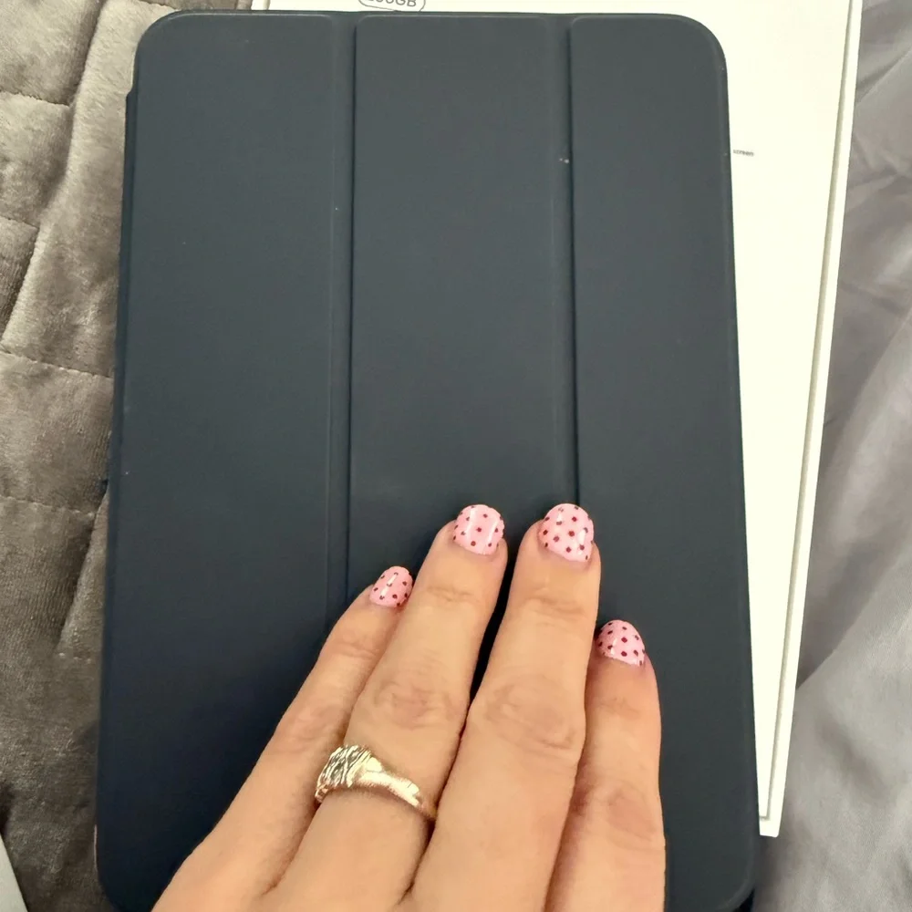 Apple iPad Mini - Pink and Orange Display